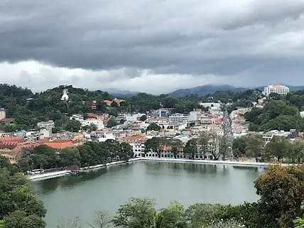 Lake Kandy Villa 0*,